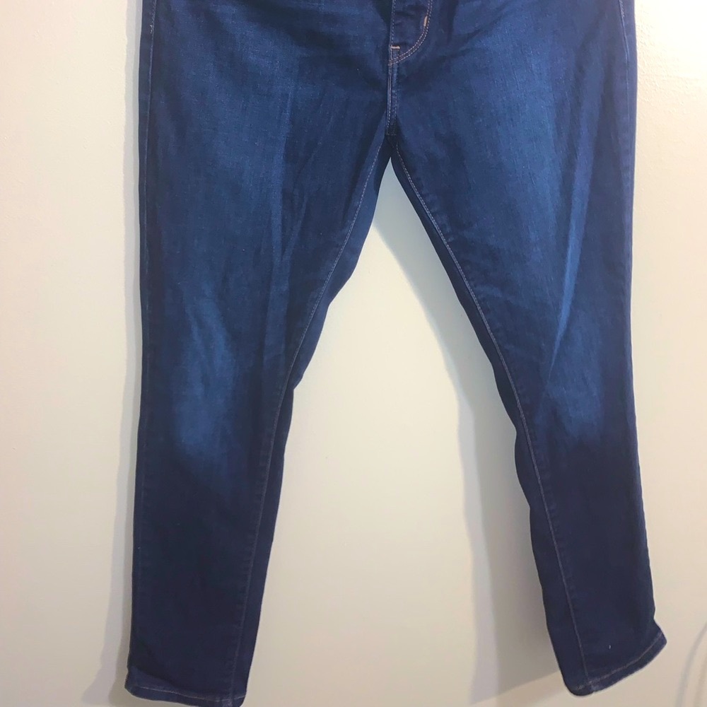 Levi’s Woman’s Slimming Skinny Jeans